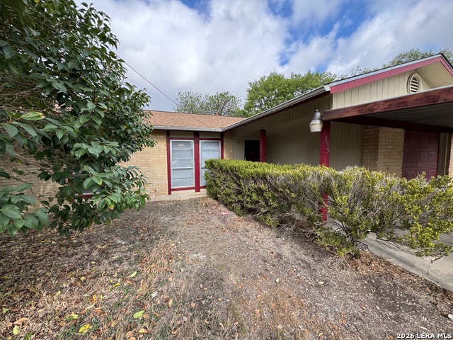 Image 2 of 11 For 809 Hickory Hill Dr