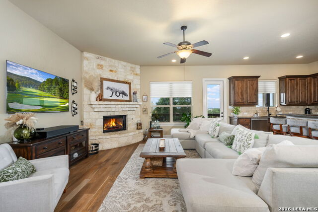 Image 16 of 67 For 3102 Spider Lily