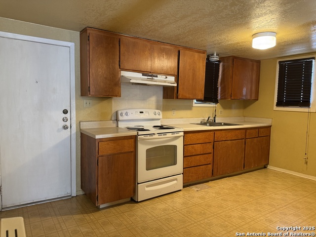 Image 2 of 9 For 113 Claudia  