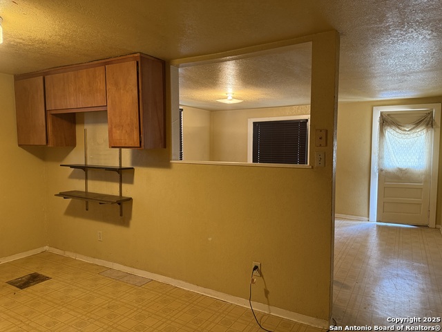 Image 3 of 9 For 113 Claudia  