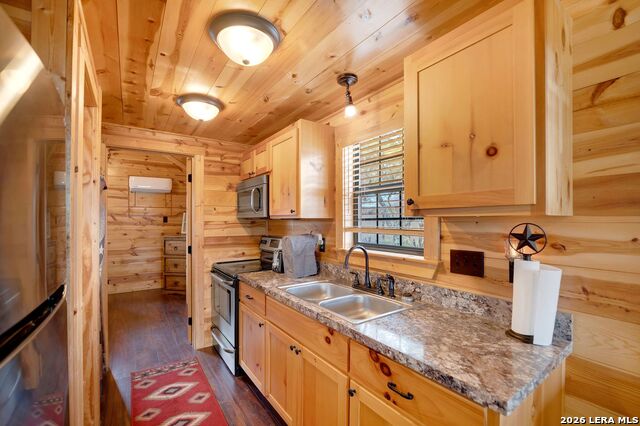 Image 32 of 52 For 647 Medina Hills