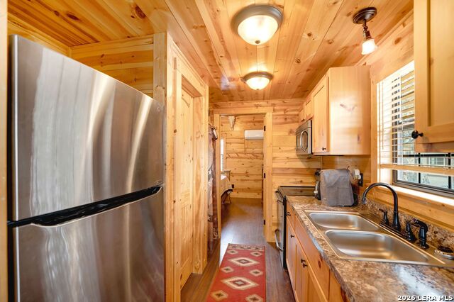 Image 33 of 52 For 647 Medina Hills