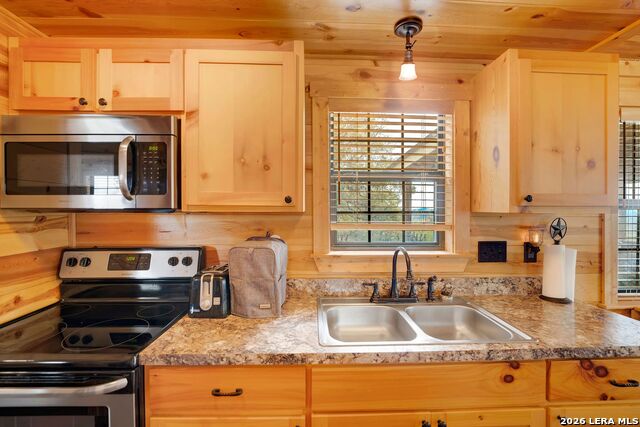 Image 36 of 52 For 647 Medina Hills