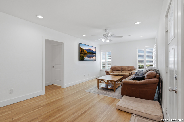 Image 5 of 37 For 2410 Saint Anthony Ave