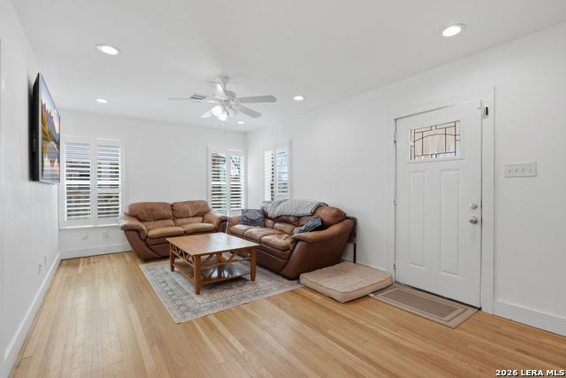 Image 7 of 37 For 2410 Saint Anthony Ave