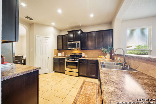 Image 11 of 39 For 133 Finch Knoll