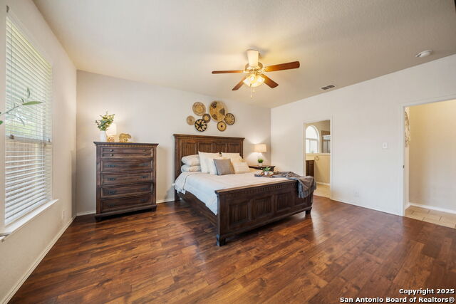 Image 20 of 39 For 133 Finch Knoll