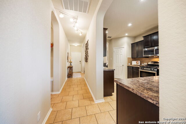 Image 5 of 39 For 133 Finch Knoll