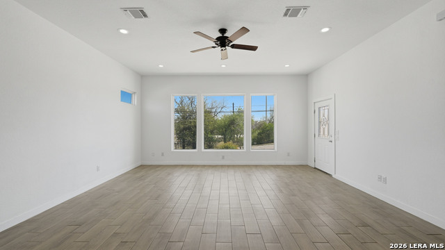 Image 11 of 32 For 895 Mather E