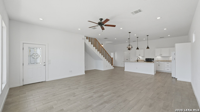 Image 12 of 32 For 895 Mather E