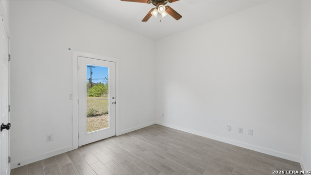 Image 14 of 32 For 895 Mather E