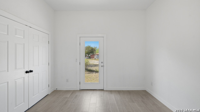 Image 17 of 32 For 895 Mather E