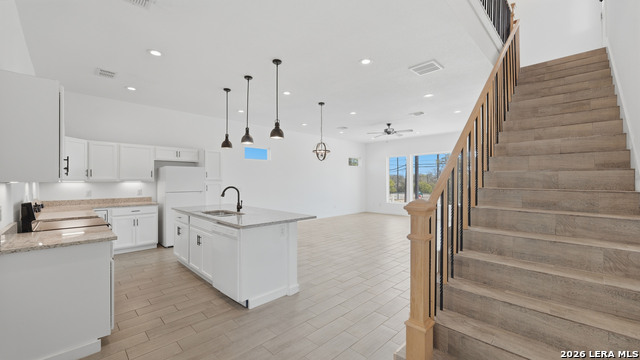 Image 18 of 32 For 895 Mather E