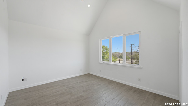 Image 19 of 32 For 895 Mather E