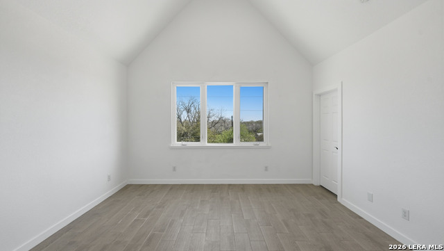 Image 21 of 32 For 895 Mather E