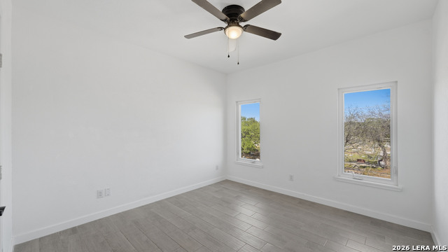 Image 25 of 32 For 895 Mather E