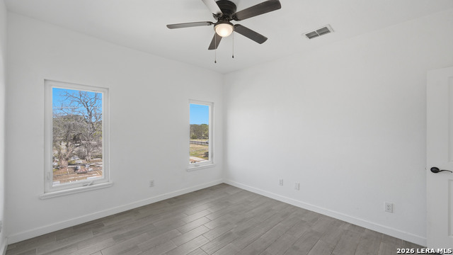 Image 26 of 32 For 895 Mather E