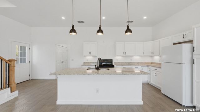 Image 3 of 32 For 895 Mather E