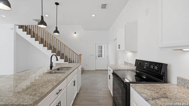 Image 7 of 32 For 895 Mather E