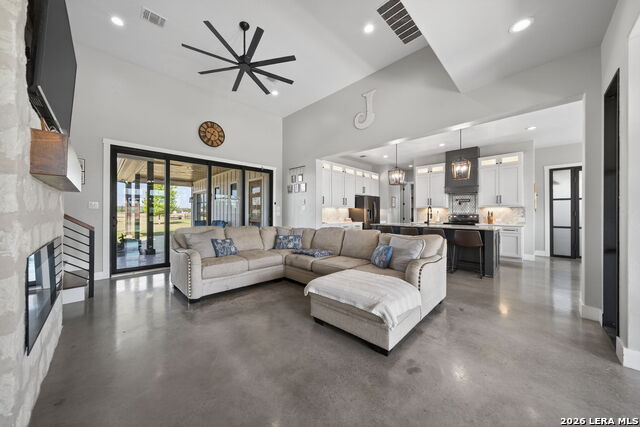 Listing photo id 9 for 2493 County Road 4713
