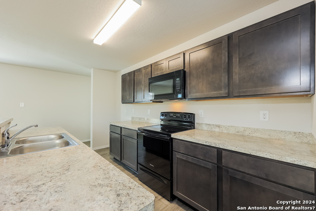 Image 4 of 18 For 2307 Applewhite Meadow