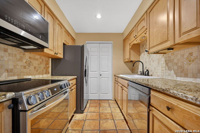 Image 17 of 41 For 7701 Wurzbach  1802