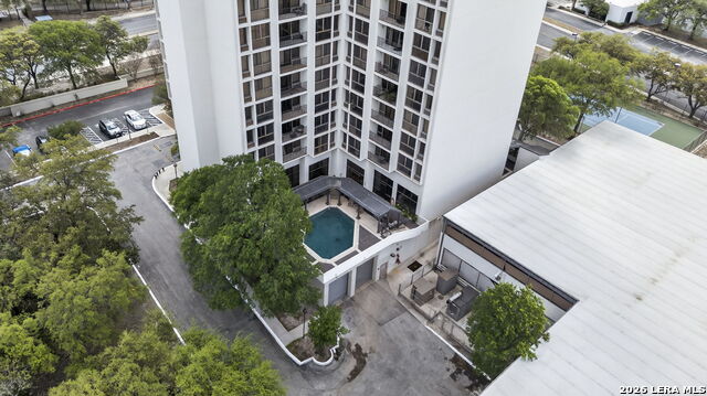 Image 32 of 41 For 7701 Wurzbach  1802