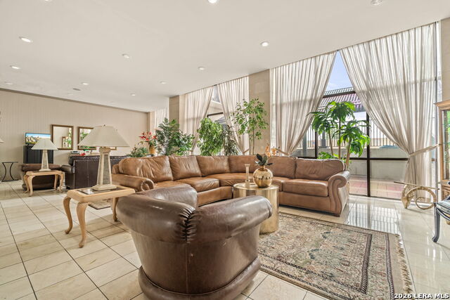 Image 34 of 41 For 7701 Wurzbach  1802