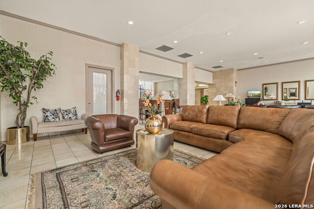 Image 35 of 41 For 7701 Wurzbach  1802