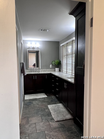 Image 20 of 23 For 211 Robinhood