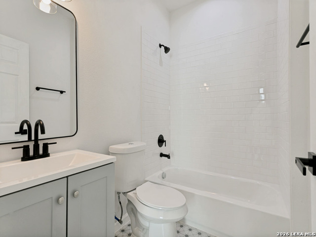 Image 17 of 32 For 151 Vine St  