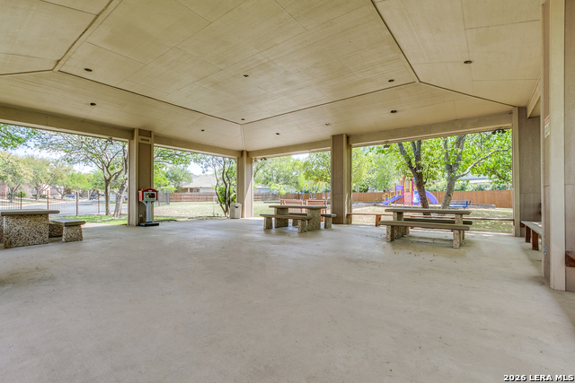 Listing photo id 17 for 6365 Stable Farm