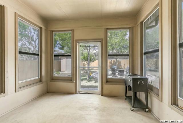 Listing photo id 31 for 6365 Stable Farm