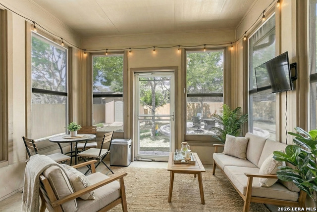 Listing photo id 6 for 6365 Stable Farm