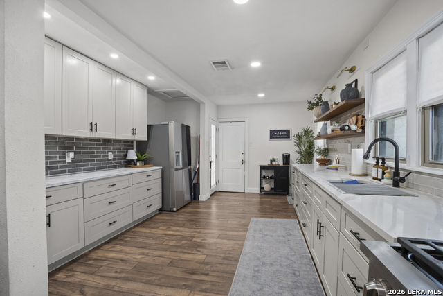 Image 4 of 9 For 138 Greenlawn