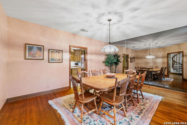 Image 13 of 69 For 9 Scarborough Square