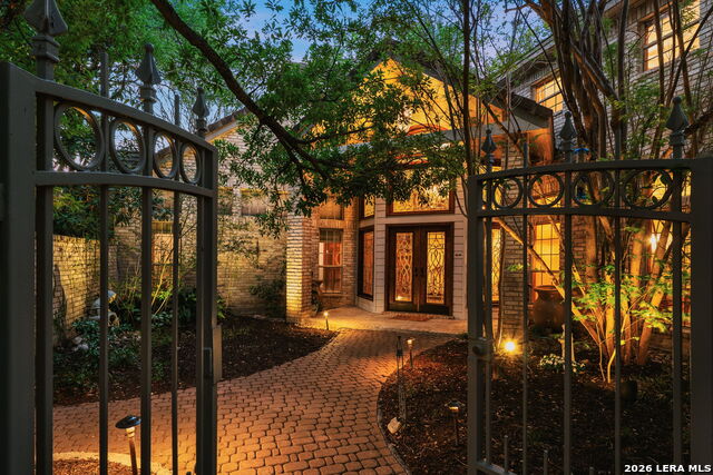 Image 3 of 69 For 9 Scarborough Square