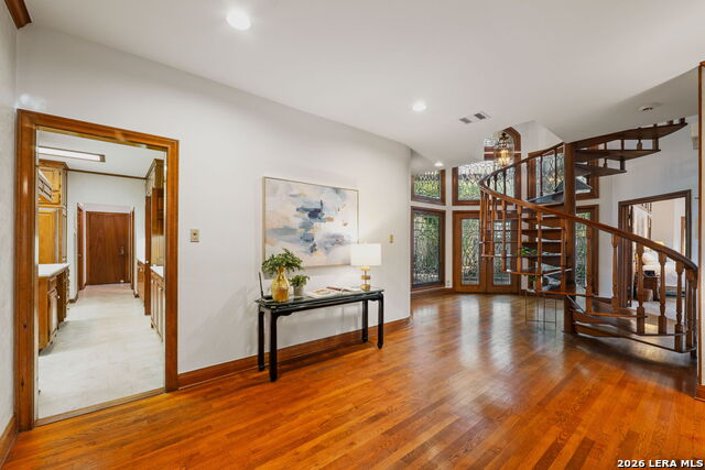 Image 33 of 69 For 9 Scarborough Square