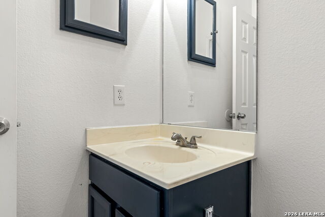 Image 26 of 50 For 6226 Stable Creek Dr