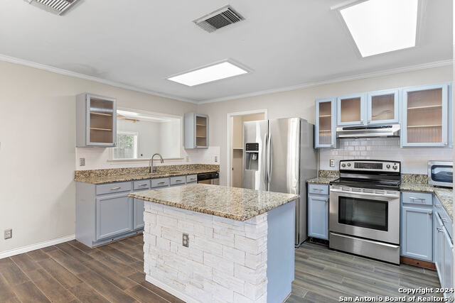 Image 3 of 27 For 6414 Maverick Oak