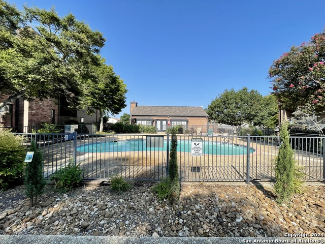 Image 12 of 13 For 4803 Hamilton Wolfe  312