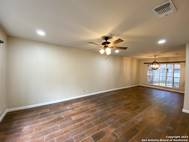 Image 13 of 32 For 11039 Whisper Valley St