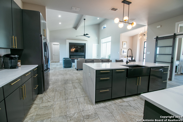 Listing photo id 10 for 1273 County Road 2801 E