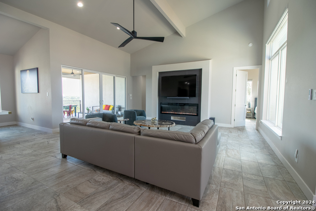 Listing photo id 3 for 1273 County Road 2801 E