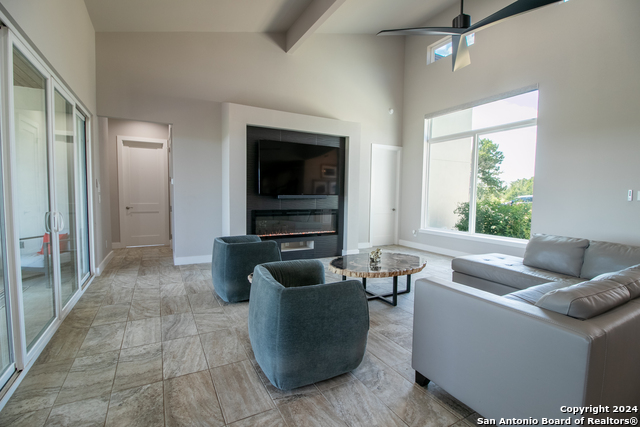 Listing photo id 4 for 1273 County Road 2801 E
