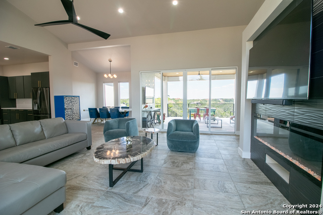 Listing photo id 5 for 1273 County Road 2801 E