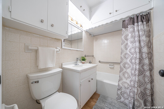 Image 10 of 32 For 723 Glamis  