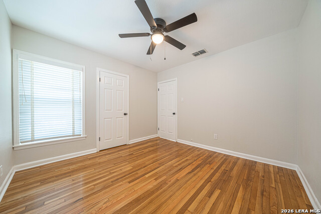 Image 12 of 32 For 723 Glamis  