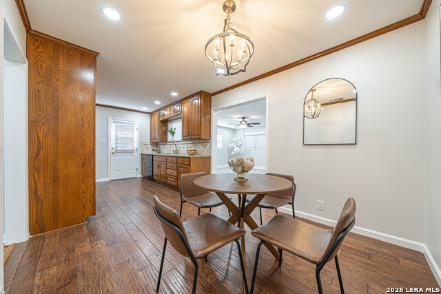 Image 14 of 32 For 723 Glamis  