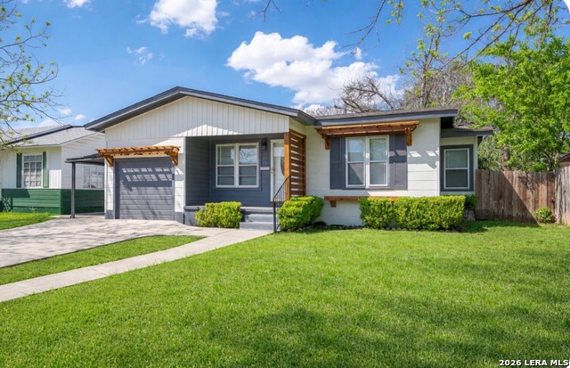 Image 2 of 32 For 723 Glamis  